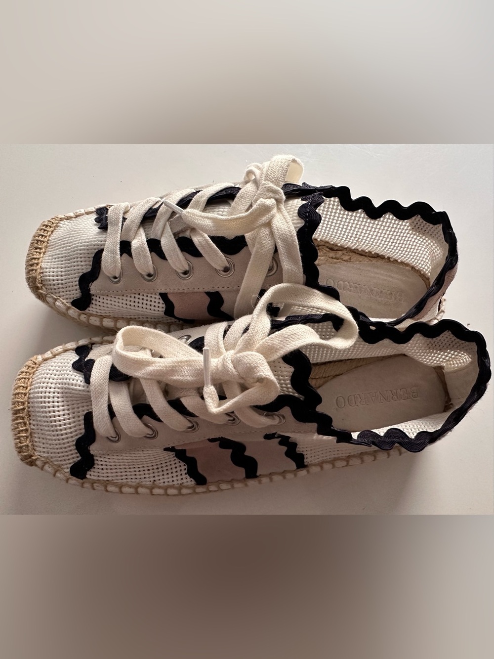 Bernardo Vale Scalloped Mesh Espadrille Sneakers - Like New - White/Black Size 6 - Picture 2 of 8